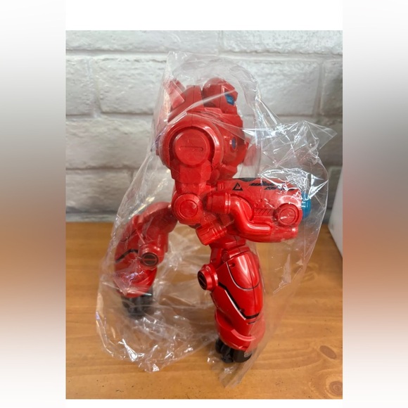 Whirlwind Ares Remote Control Robot -- 11.5" High -- Red -- Spray Gun -- NOB - Picture 4 of 12